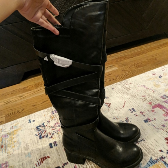 Just-over-the-knee black boots - Picture 5 of 7